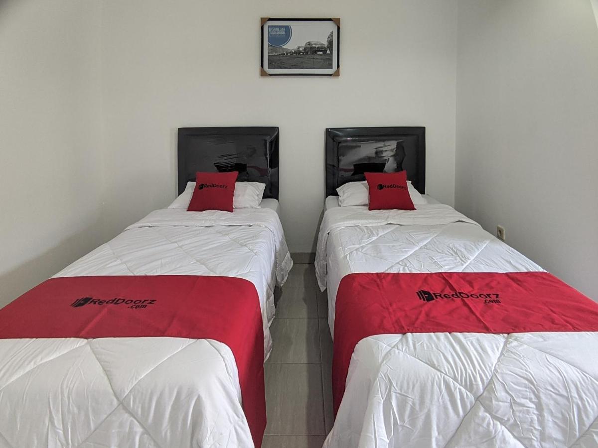 Reddoorz Syariah Near Jalan Caman Raya Bekasi Otel Dış mekan fotoğraf