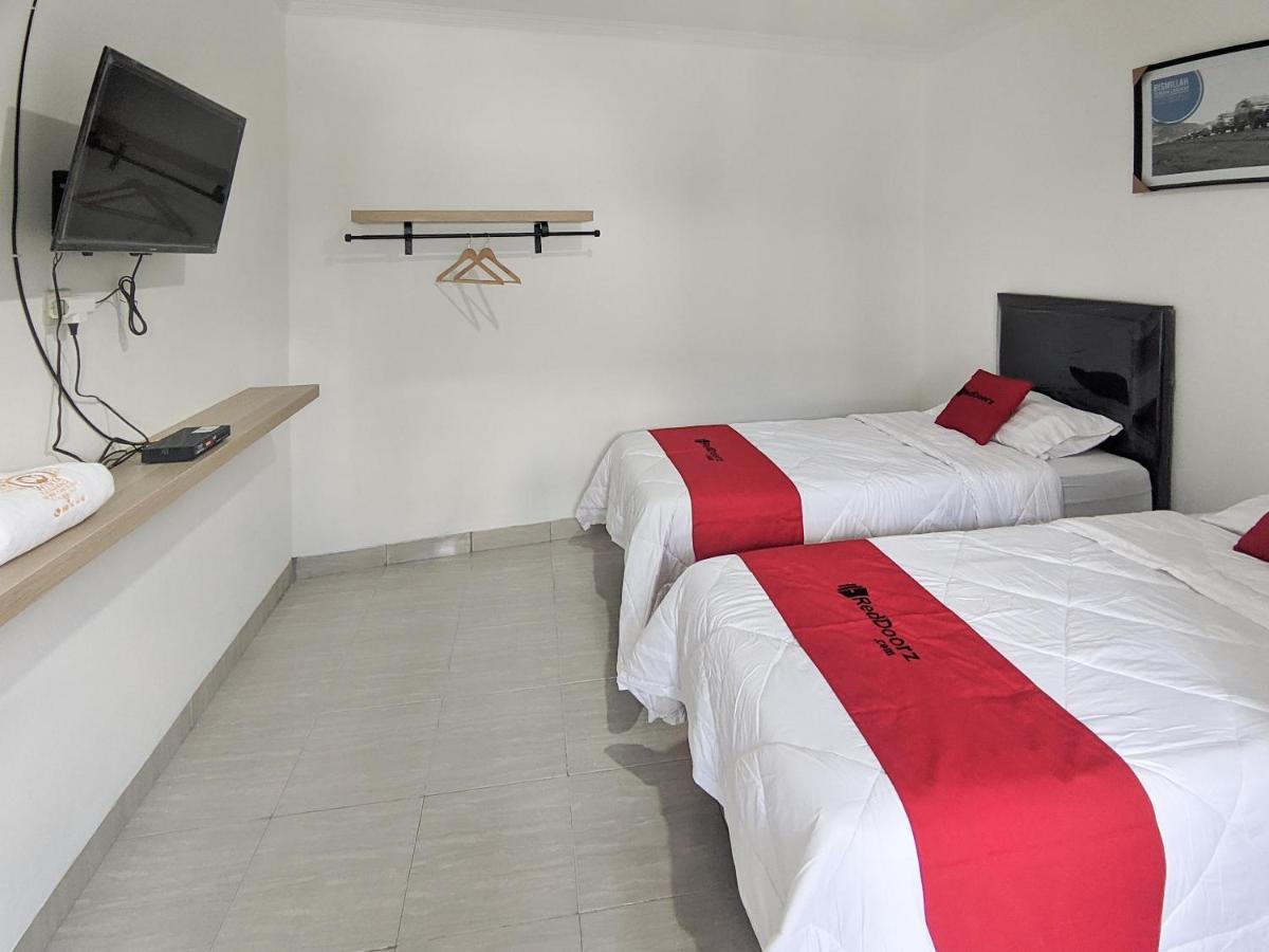 Reddoorz Syariah Near Jalan Caman Raya Bekasi Otel Dış mekan fotoğraf
