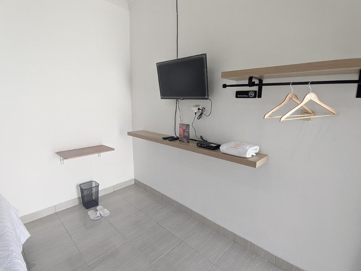 Reddoorz Syariah Near Jalan Caman Raya Bekasi Otel Dış mekan fotoğraf